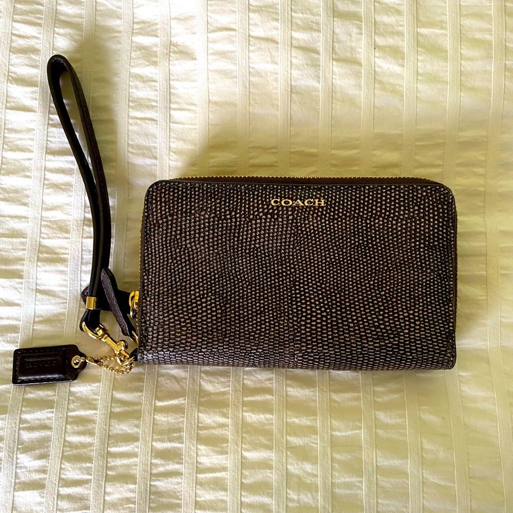 Small Coach wallet with detachable wrist strap